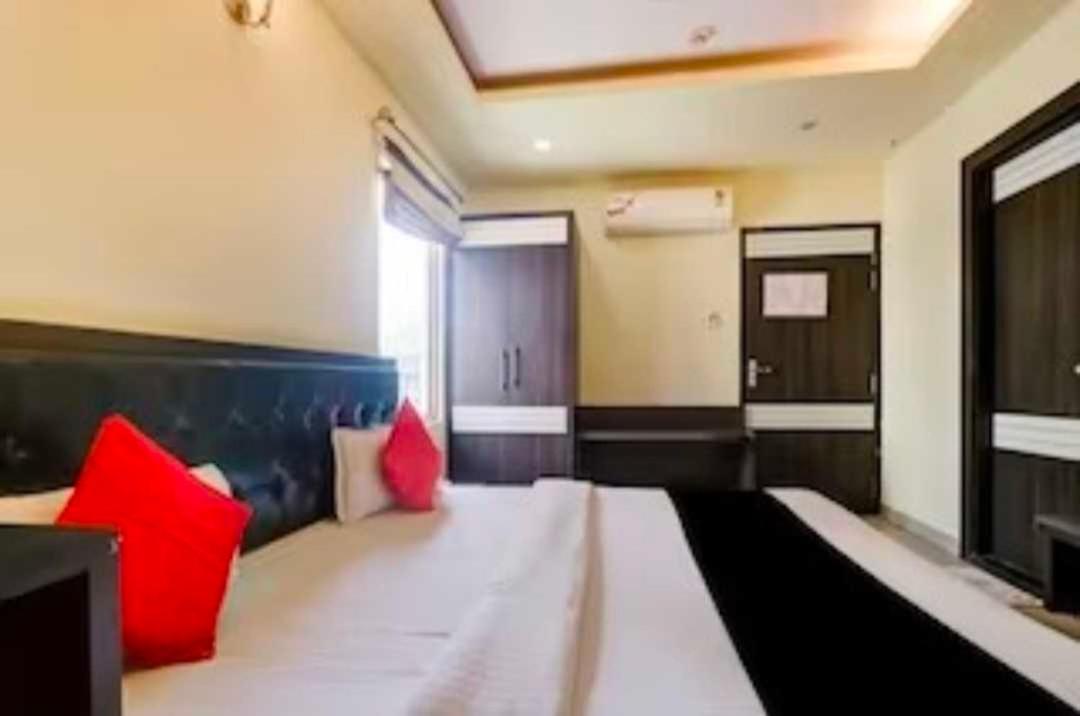 Collection O Hotel Kashi Inn Варанаси Екстериор снимка