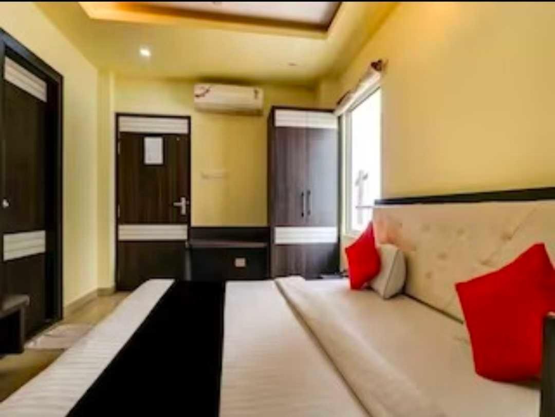 Collection O Hotel Kashi Inn Варанаси Екстериор снимка