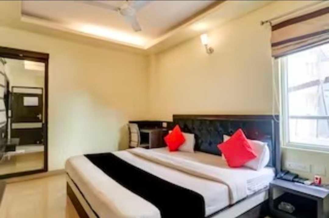 Collection O Hotel Kashi Inn Варанаси Екстериор снимка